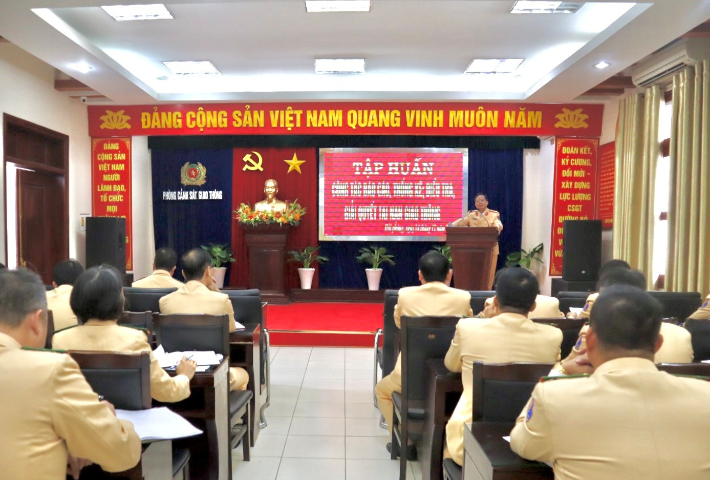 Phòng Cảnh sát giao thông: Tập huấn nâng cao năng lực điều tra giải quyết tai nạn giao thông